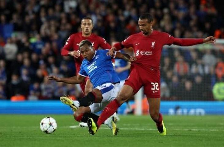 Aksi Joel Matip saat Liverpool kalahkan Rangers 2-0 di Liga Champions 2022/2023. (AFP)