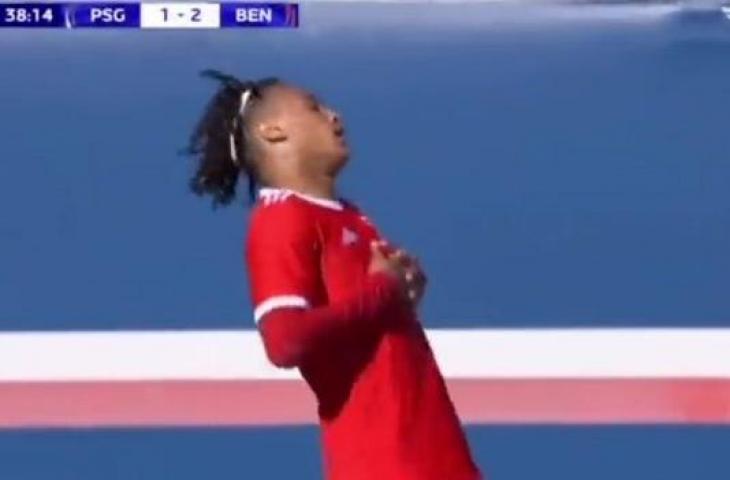 Momen wonderkid Benfica, Diego Moreira tiru selebrasi Cristiano Ronaldo usai cetak gol. (Twitter)