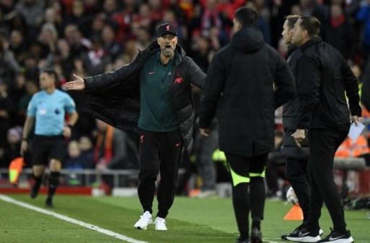 Jurgen Klopp dikartu merah dalam laga Liverpool vs Manchester City. (Oli SCARFF / AFP)