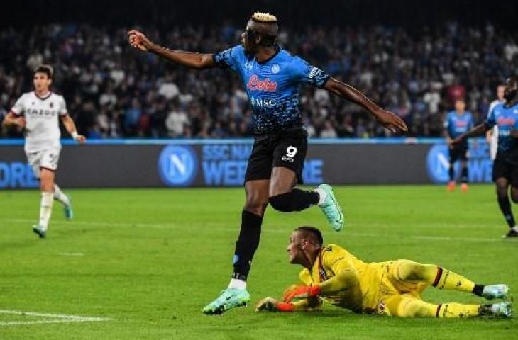 Victor Osimhen cetak gol kemenangan Napoli atas Bologna 3-2 dalam lanjutan Liga Italia 2022/2023. (AFP)