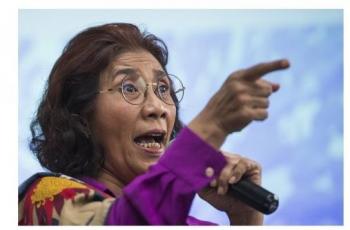 Presiden FIFA dan Pengurus PSSI Main Sepak Bola Bareng, Susi Pudjiastuti: Empati Dimana?