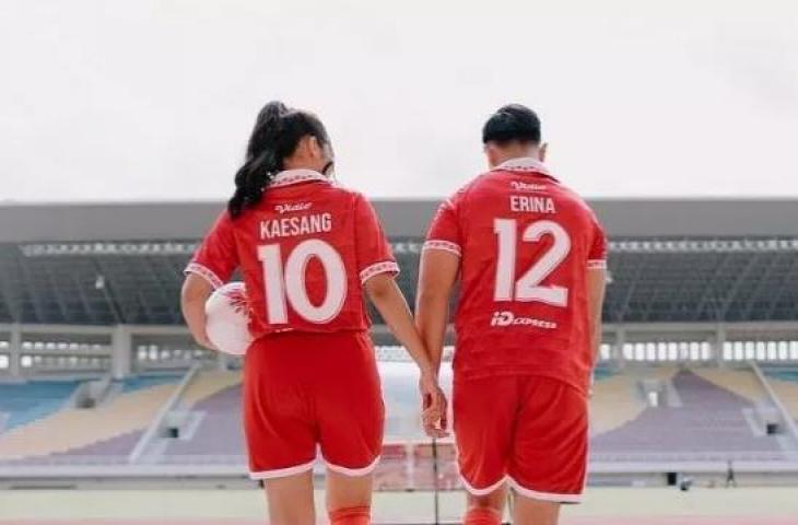 Kaesang Pangarep-Erina Gudono  prewedding paakai Jersey Persis Solo. (Dok: Instagram/@erinagudono)