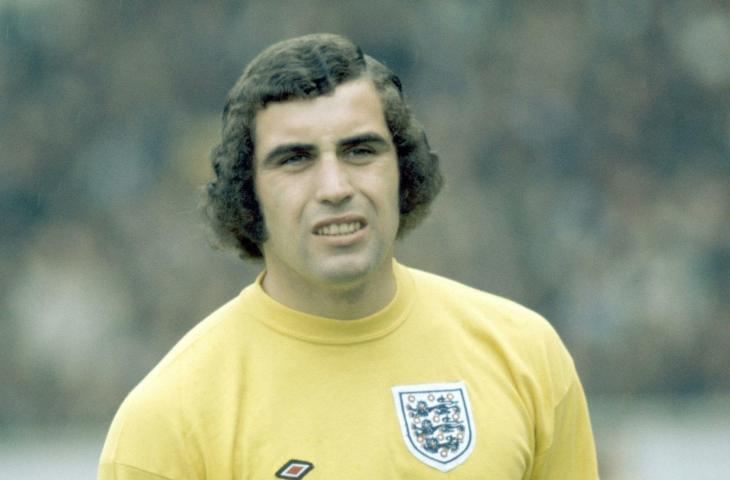 Kiper legendaris Timnas Inggris, Peter Shilton. (Twitter)