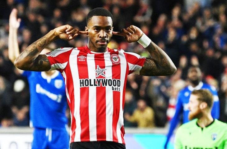 Striker Brentford, Ivan Toney, merayakangol pembuka selama pertandingan putaran ketiga Piala Liga Inggris antara Brentford dan Gillingham di Brentford Community Stadium di London pada 8 November 2022. (Glyn Kirk/AFP)