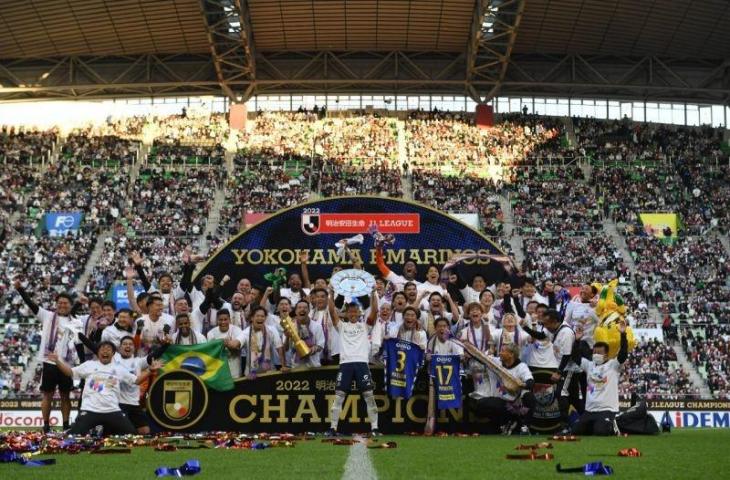 Tim Yokohama F. Marinos merayakan kemenangan Liga Utama Jepang atau Meiji Yasuda J1 League 2022. ANTARA/HO-J.League