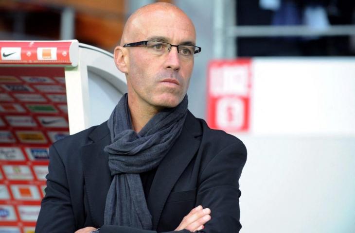 Pelatih Landry Chauvin menghadiri pertandingan L1 Prancis Brest vs Troyes di Stadion Francis Le Ble pada 1 September 2012 di Brest Prancis barat. (AFP/Fred Tanneau)