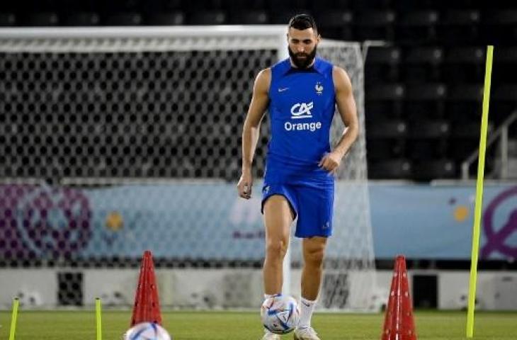 Karim Benzema saat ikut sesi latihan Timnas Prancis. (AFP)