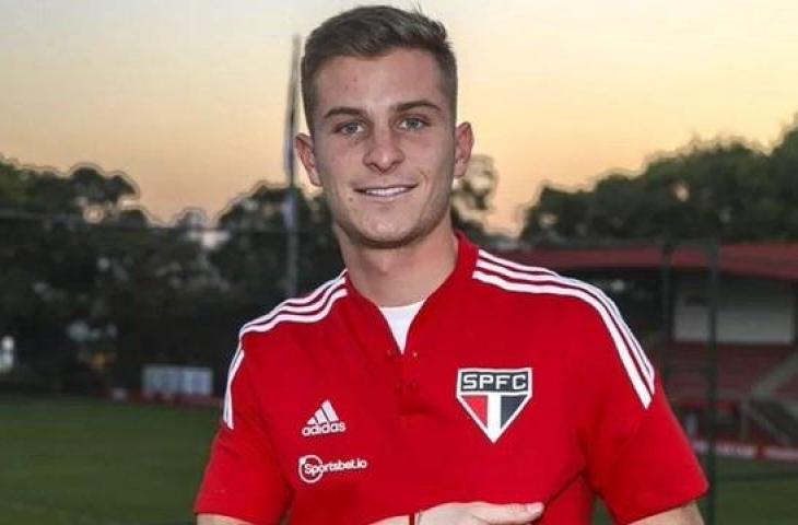 Pemain Sao Paulo, Giuliano Galoppo yang dibeli pakai uang kripto dari klub Argentina, Atletico Banfield. (Twitter)