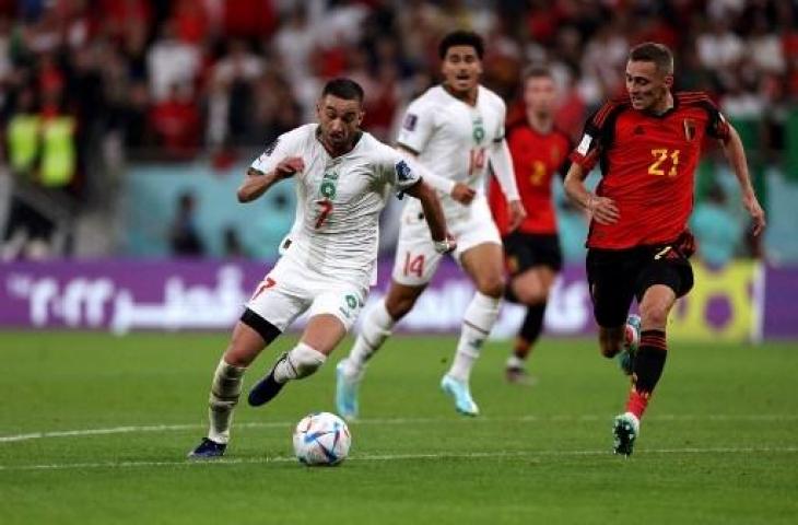 Aksi Hakim Ziyech saat antar Maroko kalahkan Belgia 2-0 di Piala Dunia 2022. (AFP)