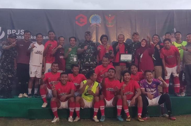 PSIW 0707 FC dinobatkan sebagai pemenang dalam turnamen sepak bola Piala Danrem 072/Pamungkas (www.mxkc.sbs/Gagah Radhitya)