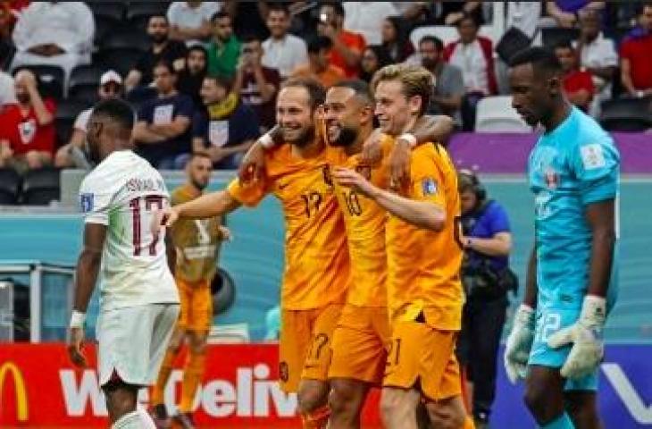 Selebrasi Frenkie De Jong usai cetak gol saat Belanda hajar Qatar 2-0 di Piala Dunia 2022. (AFP)