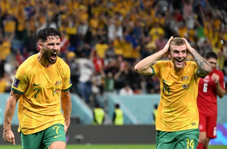 Selebrasi Mathew Leckie (kiri) usai mencetak gol tunggal kemenangan Australia atas Denmark. (Facebook/Soccerross)