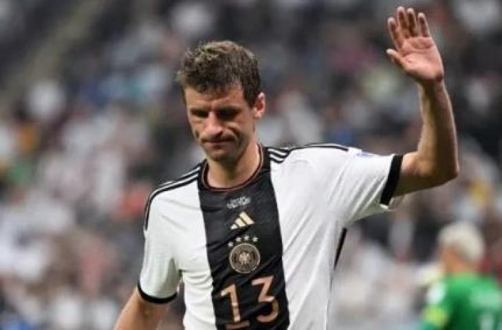 Striker timnas Jerman Thomas Mueller bereaksi pada pertandingan Grup E Piala Dunia antara Jerman melawan Kosta Rika di Stadion Al Bayt, utara Doha. (1/12/2022) (AFP/INA FASSBENDER)