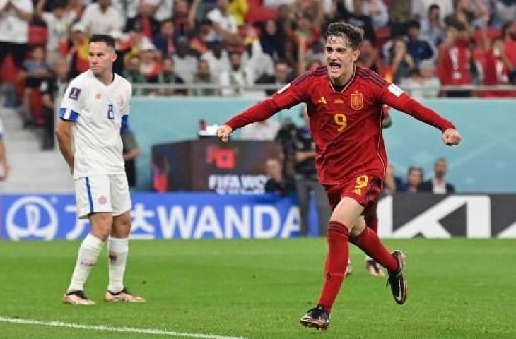 Selebrasi Gavi usai cetak gol saat Spanyol lawan Kosta Rika di Piala Dunia 2022. (AFP)