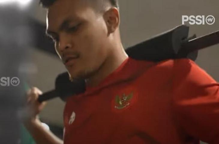 Rachmat Irianto di sela sesi latihan Timnas Indonesia jelang Piala AFF 2022. (YouTube/PSSI)