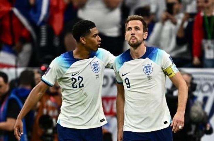 Harry Kane gagal eksekusi penalti saat Inggris kalah lawan Prancis 1-2 di perempat final Piala Dunia 2022. (AFP)