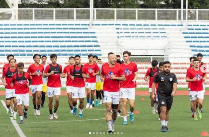 Skuad Filipina sedang berlatih jelang Piala AFF 2022. (Instagram/theazkalsph)