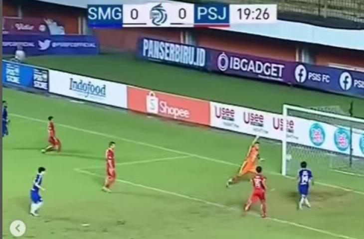 Gol offside PSIS Semarang ke gawang Persija Jakarta. (Screenshot/Vidio.com)