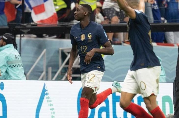 Penyerang asal Prancis Kolo Muani berselebrasi usai mencetak gol ke gawang Maroko di semifinal Piala Dunia 2022, Kamis (15/12/2022)Instagram/@equipedefrance