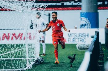 Keren! Momen Gol Striker Singapura Lahir Berkat Assist Langsung dari Kiper