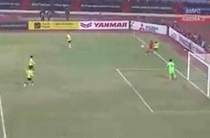 Wasit laga Vietnam vs Malaysia tengah jadi sorotan karena berikan keputusan kontroversial. (Twitter)