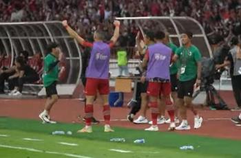 Ekspresi Ilija Spasojevic di Depan Bangku Cadangan Timnas Indonesia usai Marc Klok Cetak Gol, Semangat Menggebu-gebu