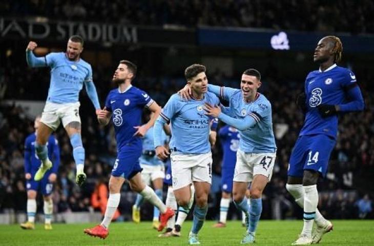 Selebrasi Julian Alvarez usai cetak gol saat Manchester City hajar Chelsea 4-0 di Piala FA. (AFP)