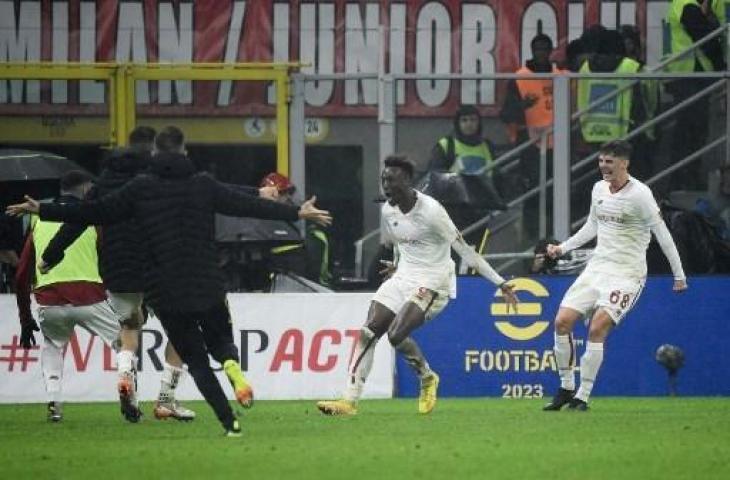 Selebrasi Tammy Abraham usai cetak gol saat AS Roma tahan imbang AC Milan 2-2. (AFP)