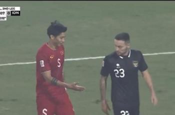 Momen Marc Klok Tolak Jabat Tangan Doan Van Hau di Laga Timnas Indonesia vs Vietnam