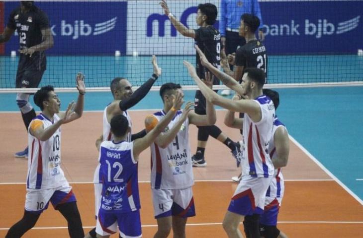 Pemain Jakarta LavAni Allo Bank malakukan selebrasi usai mencetak poin dalam laga lanjutan PLN Mobile Proliga 2023 melawan Jakarta STIN BIN di GOR Si Jalak Harupat, Bandung, Jawa Barat, Minggu (8/1/2023). (ANTARA/HO-PBVSI)