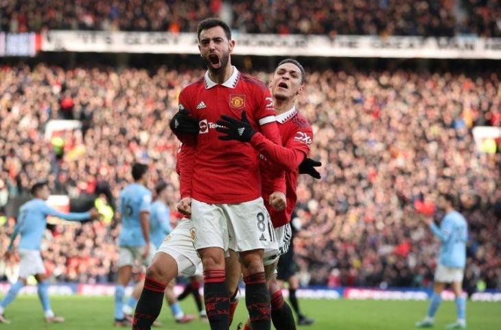 Selebrasi Bruno Fernandes setelah mencetak gol pertama Manchester United dalam pertandingan Liga Premier Inggris melawan Manchester City di Old Trafford, Manchester, Inggris, Sabtu (14/1/2023). ANTARA/REUTERS/PHIL NOBLE