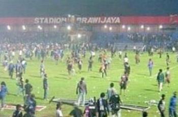 On This Day: Wasit Jajat Sudrajat Picu Bara di Stadion Brawijaya Kediri