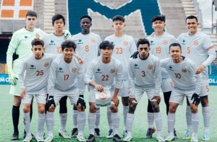 Tim Garuda Select Season 5 berpose sebelum menghadapi Inter Milan U-17 pada laga persahabatan di Italia, Kamis (19/1/2023). ANTARA/HO-Tim Garuda Select