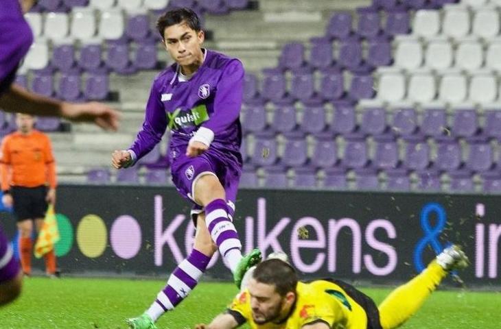 Pemain keturunan, Liam Oetoehganal yang bermain di klub Beerschot VA. (Instagram/@l.oetoehganal)