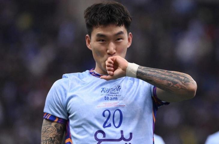 Bek Riyadh All-Star, Jang Hyun-soo, merayakan gol ketiga timnya selama pertandingan antara Riyadh All-Stars dan Paris Saint-Germain di Stadion King Fahd di Riyadh pada 19 Januari 2023. (AFP/Fanck Fife)