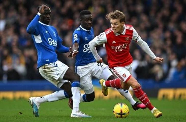 Aksi Martin Odegaard saat Arsenal kalah lawan Everton 0-1. (AFP)