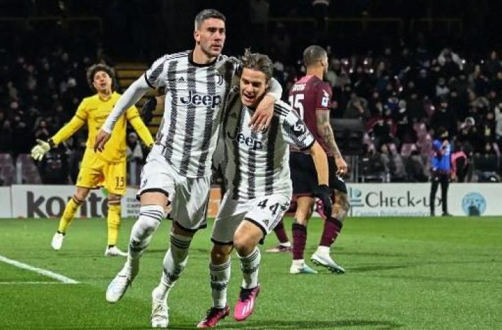 Selebrasi Dusan Vlahovic usai cetak gol saat Juventus hajar Salernitana 3-0. (AFP)