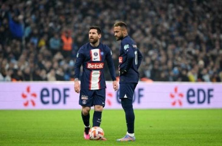 Potret aksi Lionel Messi dan Neymar saat PSG takluk atas Marseille 1-2 di babak 16 besar Coupe de France, Kamis (9/2/2023). (AFP)