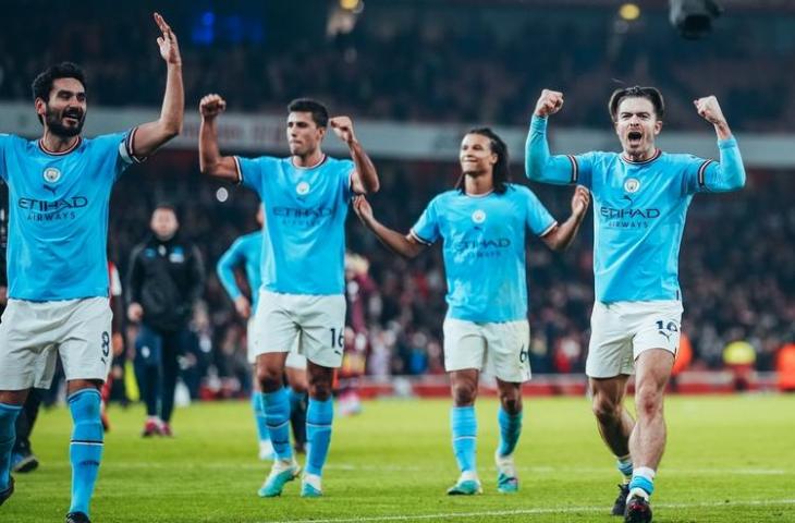 Selebrasi pemain Manchester City usai kalahkan Arsenal 3-1 di Stadion Emirates, Kamis (16/2/2023). (Twitter @ManCity)