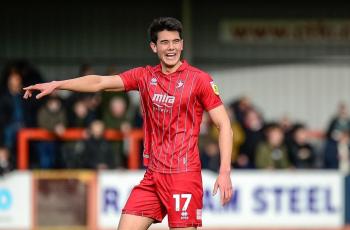 Tanpa Kehadiran Elkan Baggott, Cheltenham Town FC Menang Meyakinkan