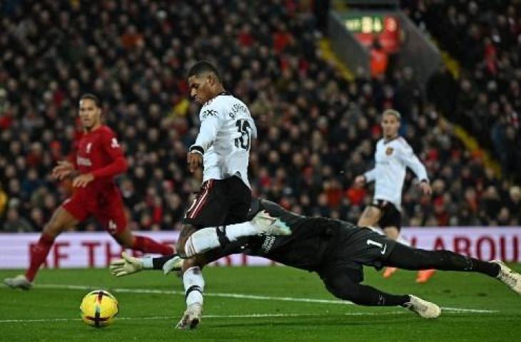 Marcus Rashford tak berkutik saat Manchester United dibantai Liverpool dengan skor 0-7. (AFP)