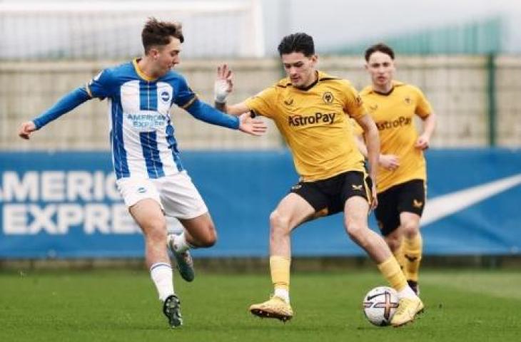 Justin Hubner di laga Brighton U-21 vs Wolverhampton U-21. (Twitter/@WolvesAcademy)