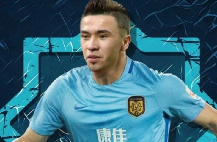 Pesepak bola asal Suku Uighur,  Erfan Hezim (Twitter)