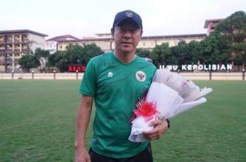 Shin Tae-yong Dapat Buket Spesial saat Latihan Bareng Timnas Indonesia, Dari Siapa Nih?