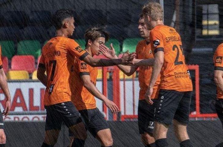 Marselino Ferdinan cetak gol debut bersama KMSK Deinze. (Instagram/@kmskdeinze)