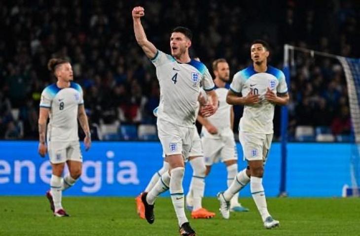 Selebrasi Declan Rice usai cetak gol saat Inggris kalahkan Italia 2-1 di Kualifikasi Euro 2024. (AFP)