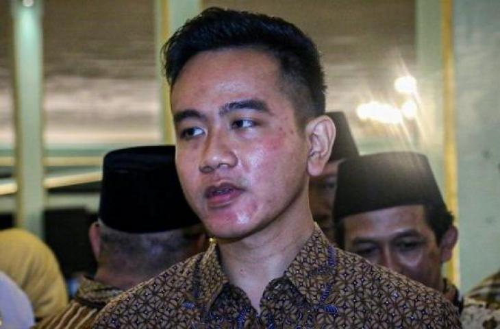 Walikota Solo Gibran Rakabuming Raka usai menghadiri Welcome Dinner di Pure Pangkunegaran, Surakarta, Jawa Tengah pada Ahad (15/1/2023). [Foto: LTN PBNU/Suwitno]