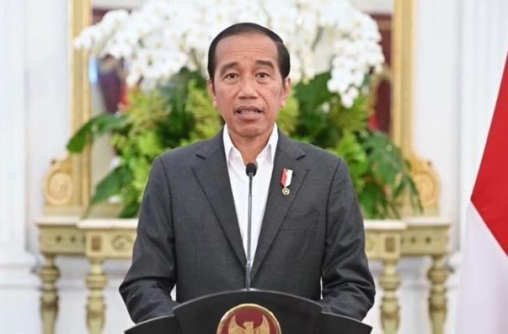 Presiden RI Joko Widodo menyampaikan pernyataan terkait Piala Dunia U-20 di Istana Merdeka, Jakarta, Selasa (28/3/2023) malam. ANTARA/Gilang Galiartha