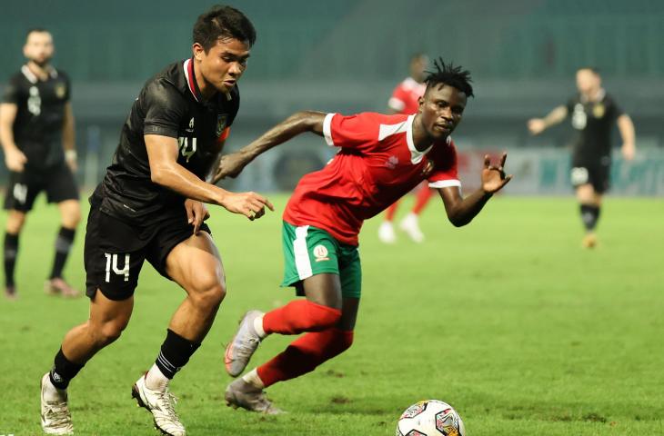 Asnawi Mangkualam saat beradu kuat dengan pemain Timnas Burundi pada FIFA Matchday, Selasa (28/3/2023). (Twitter/@PSSI)