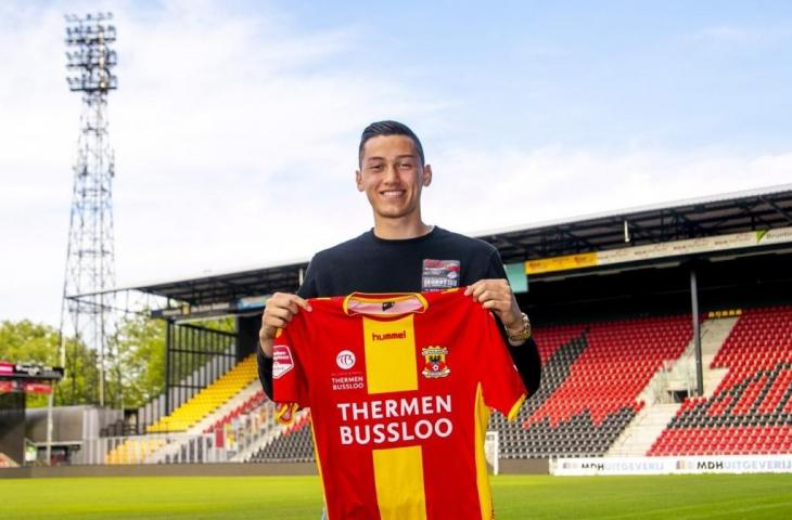 Jay Idzes saat diresmikan menjadi pemain anyar Go Ahead Eagles. (Dok. Ga-eagles)